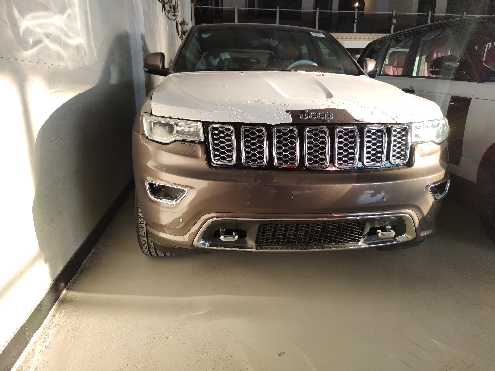 جیپ گراند شیرۆکی